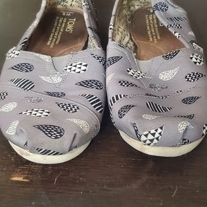 Toms Raindrops design